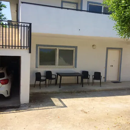 3 Bedrooms With Shared Pool Enclosed Garden And Wifi At 5 Km Away From The Beach Bari